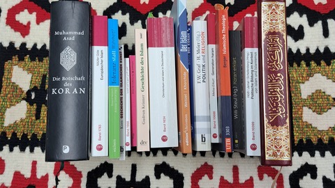 Mehrere Bücher zum Thema Islam